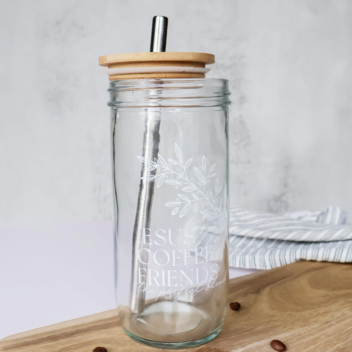 Glass Cup with Acacia Lid and Stainless Steel Straw 22 Ounce Y3737