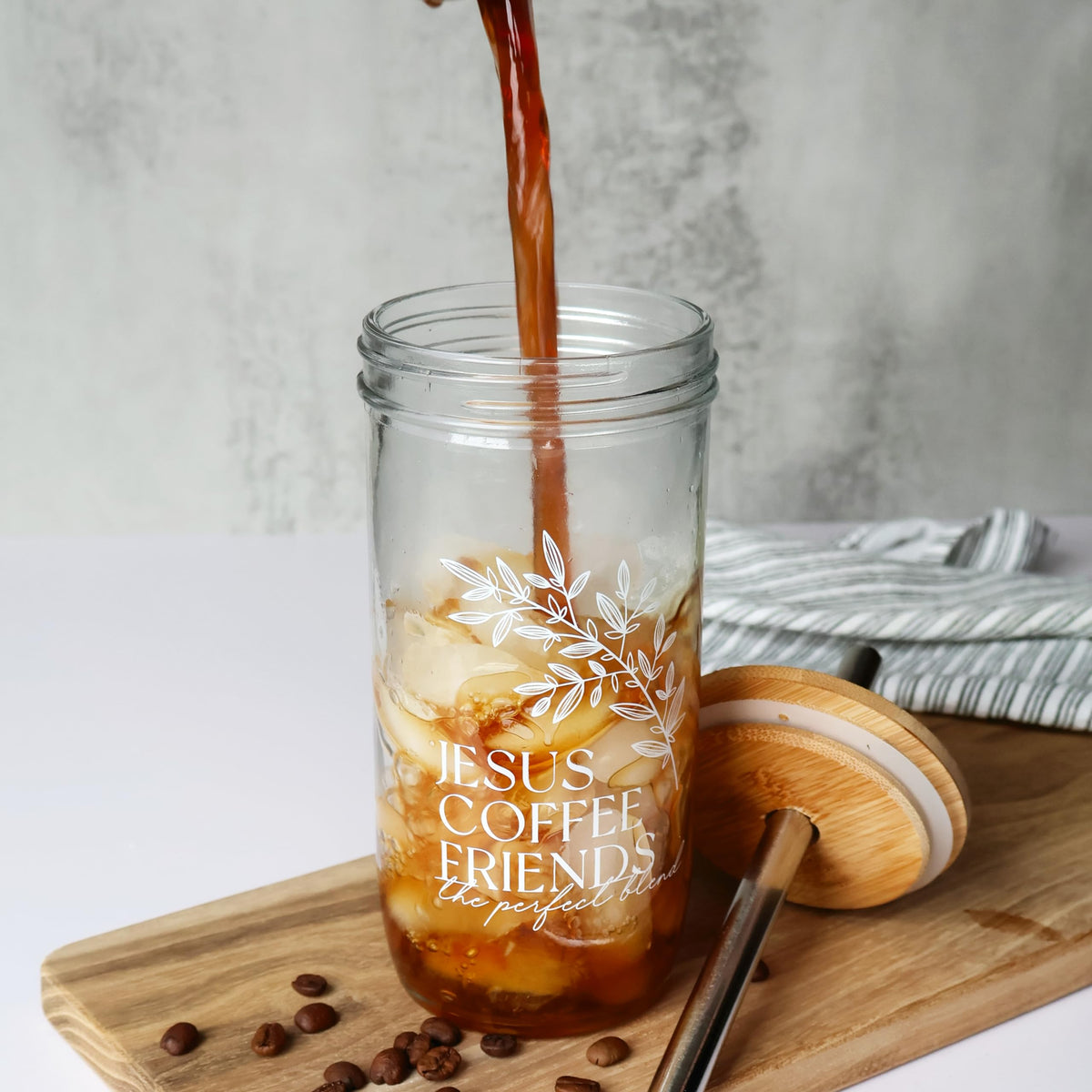 Glass Cup with Acacia Lid and Stainless Steel Straw 22 Ounce Y3737