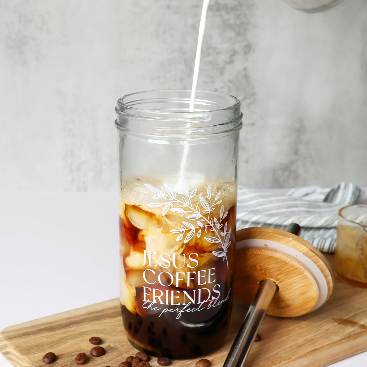 Glass Cup with Acacia Lid and Stainless Steel Straw 22 Ounce Y3737
